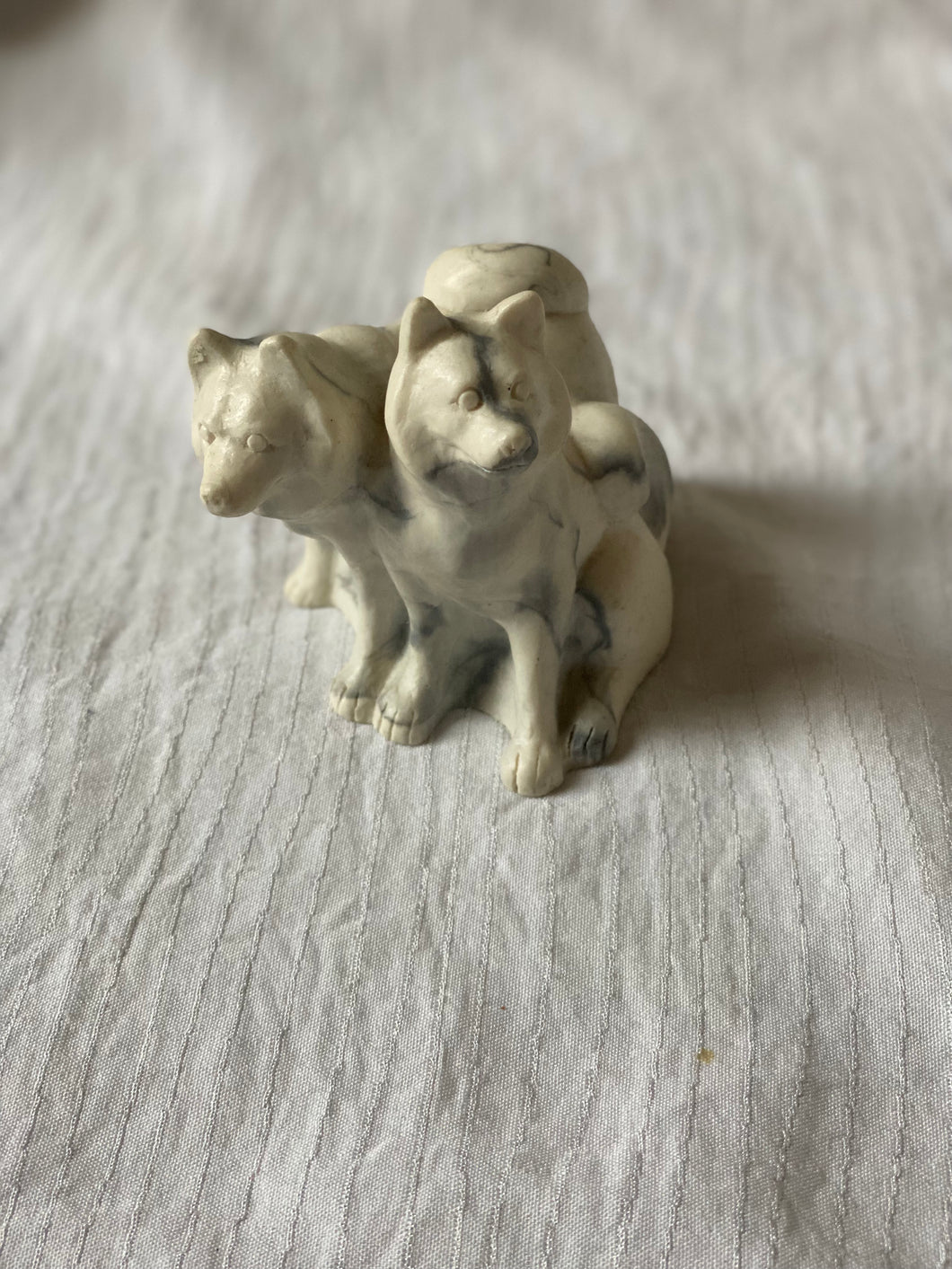 Aarktik Marble Sculpture- 2 Huskies